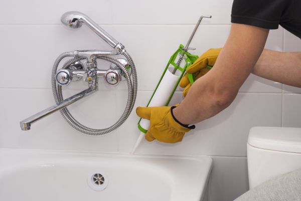 Cost of Bathtub Caulking in Manteca
